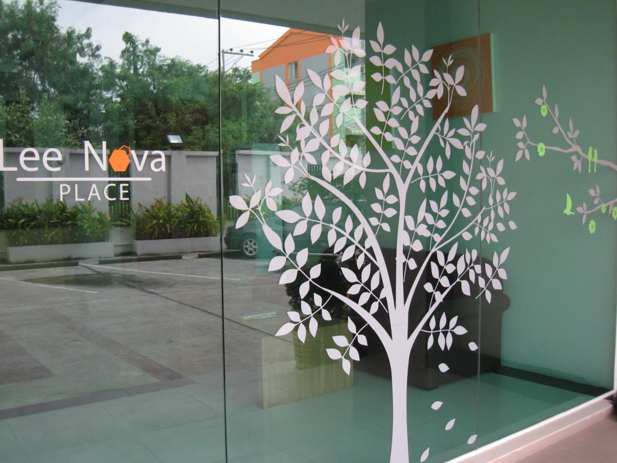 Leenova Place Bangkok Exterior photo