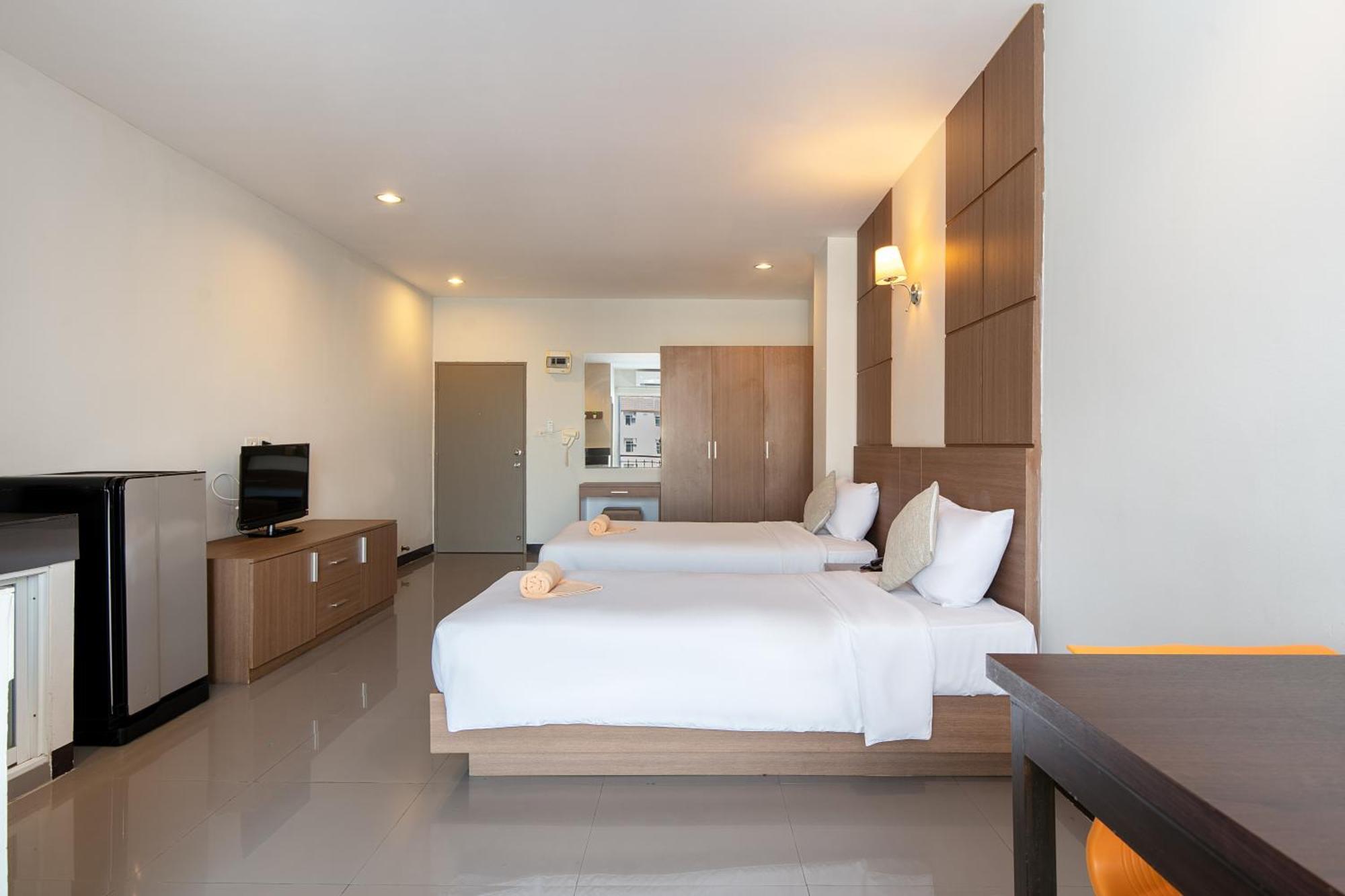 Leenova Place Bangkok Exterior photo